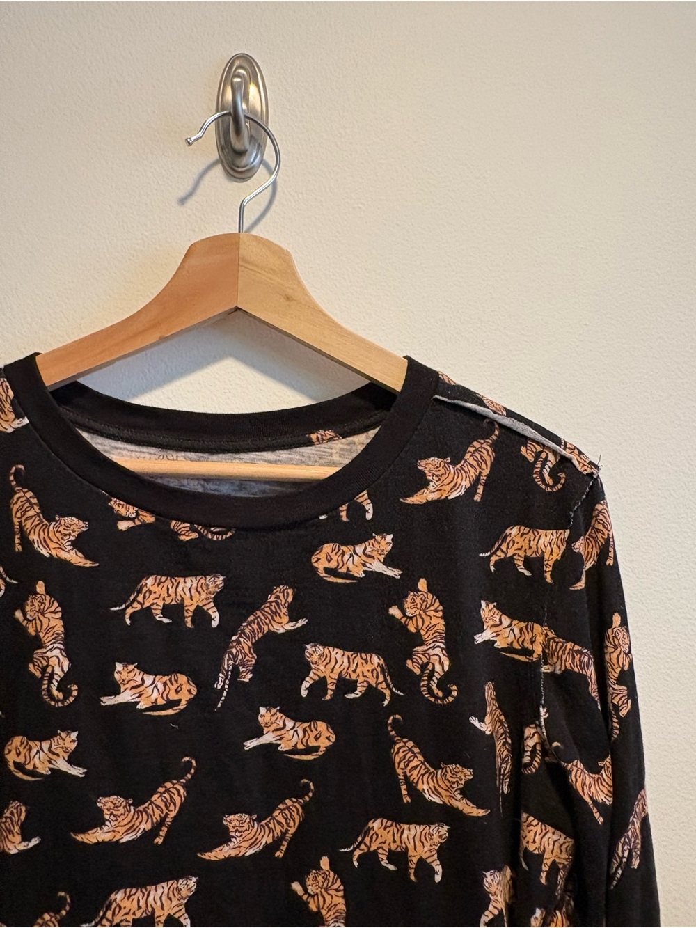 Anthropologie || Maeve Caitlin Boxy Long Sleeve Tee Black Tiger Print Small - Picture 3 of 9